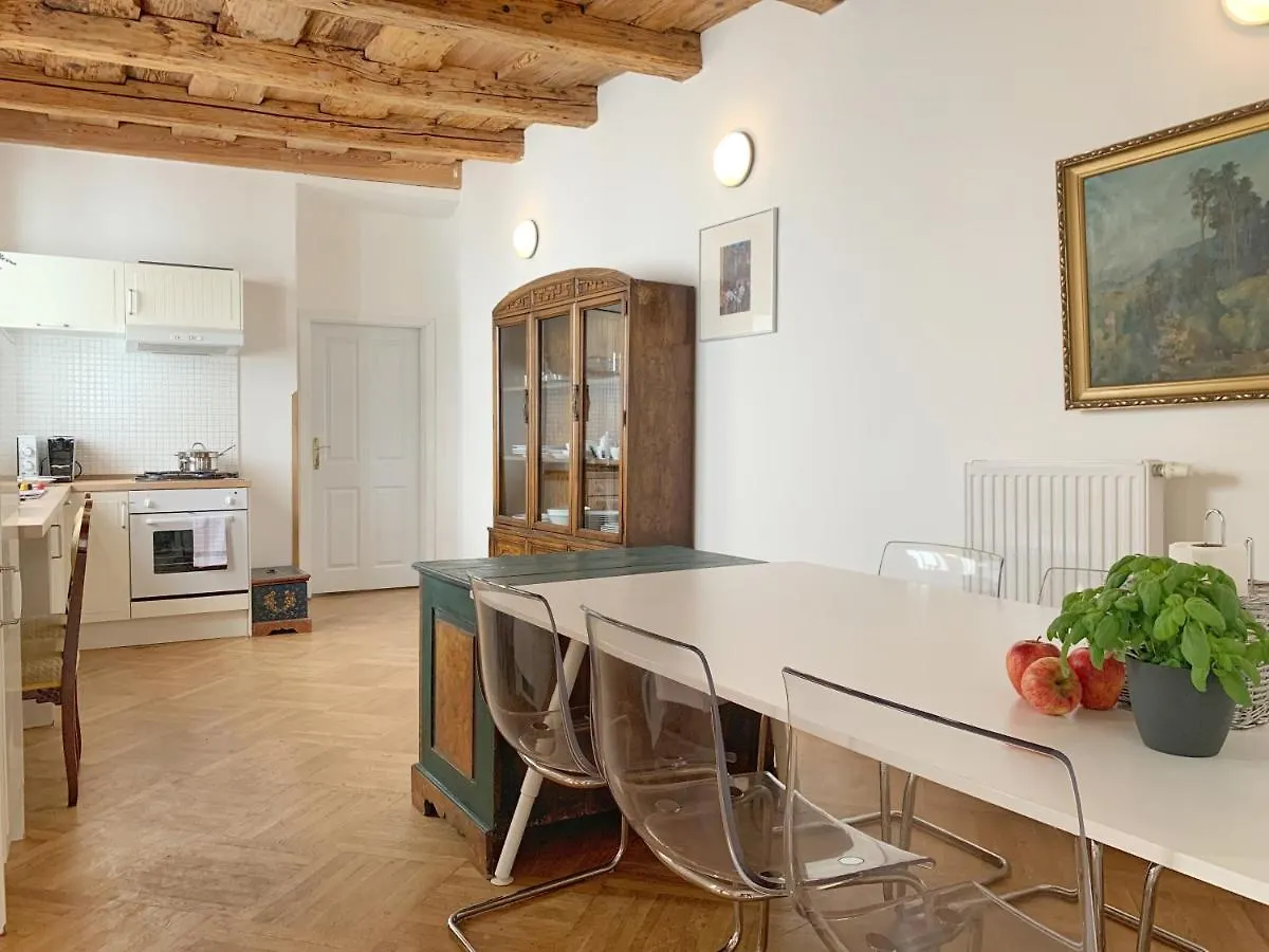 Small Luxury Palace Residence Prague 4*,